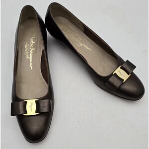 SALVATORE FERRAGAMO BOUTIQUE VARA Pumps Bronze Leather Bow Low Heel 9 AA ITALY